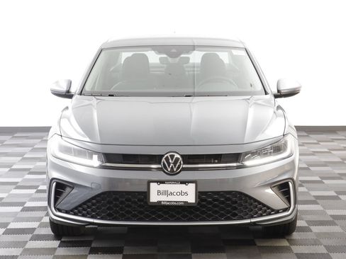 Used 2025 Volkswagen Jetta SE w/ Black Wheel Package image 22