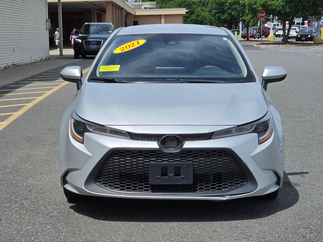 Used 2021 Toyota Corolla LE FWD image 2