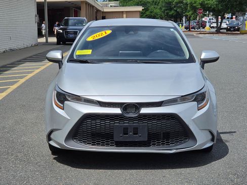 Used 2021 Toyota Corolla LE FWD image 2