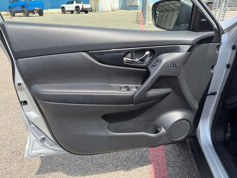 Used 2019 Nissan Rogue SL AWD/4WD image 20