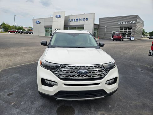 Used 2023 Ford Explorer Limited w/ Equipment Group 301A AWD/4WD image 2