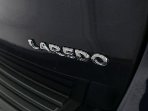 Used 2018 Jeep Grand Cherokee Laredo image 13