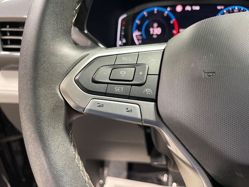 Used 2022 Volkswagen Taos SEL w/ Panoramic Sunroof Package image 28