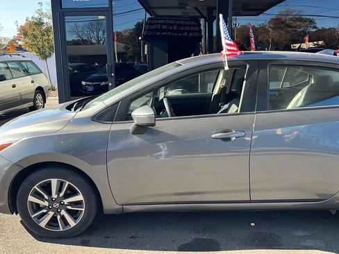 Used 2021 Nissan Versa SV image 4