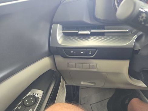 Certified 2024 Kia Carnival LX FWD image 20