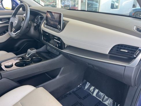 Used 2022 Nissan Rogue SV w/ SV Premium Package image 23