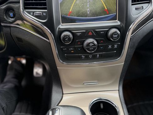 Used 2014 Jeep Grand Cherokee Overland AWD/4WD image 18