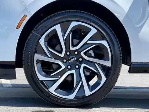 New 2026 Lincoln Navigator Reserve AWD/4WD image 26
