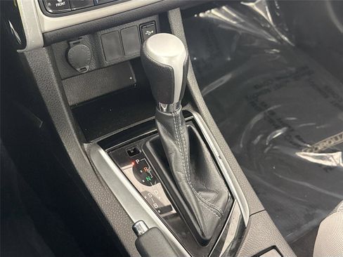 Used 2019 Toyota Corolla L image 21