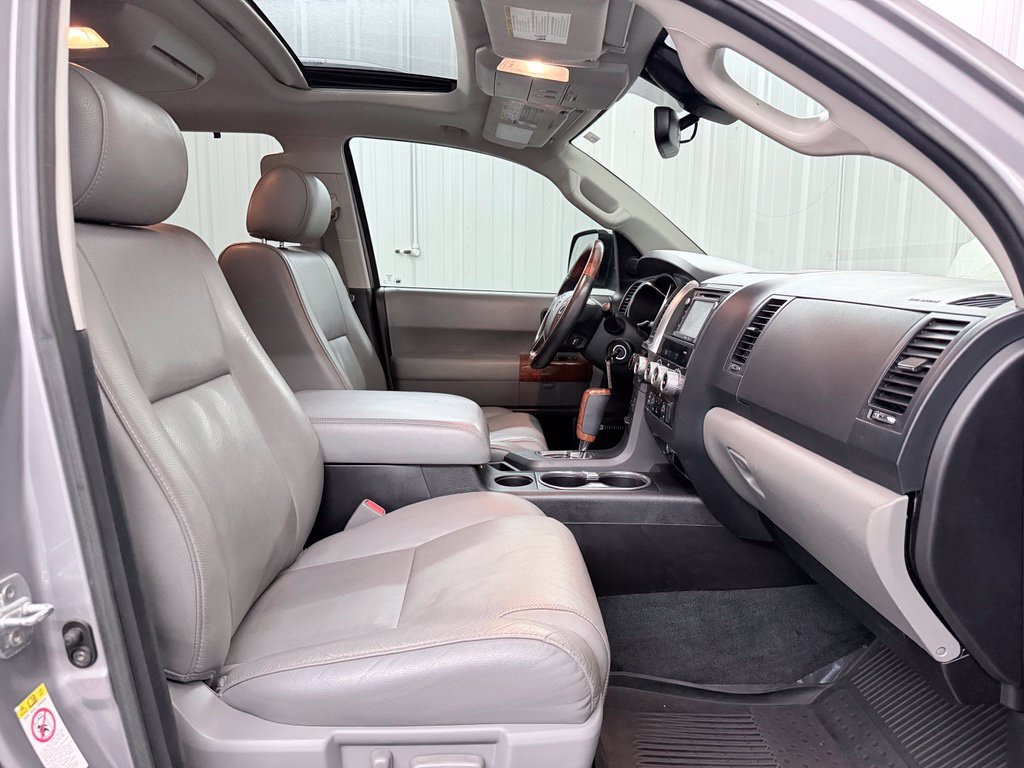 Used 2018 Toyota Sequoia Platinum AWD/4WD image 44