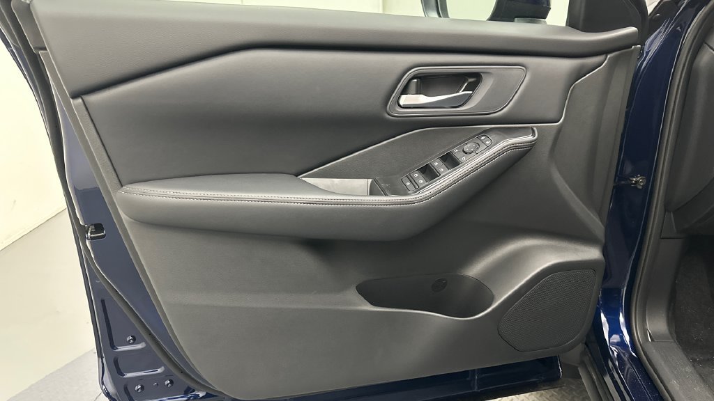 New 2026 Nissan Rogue SV AWD/4WD image 12