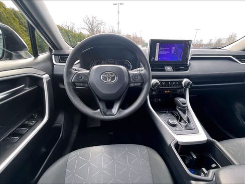 Used 2025 Toyota RAV4 XLE image 17