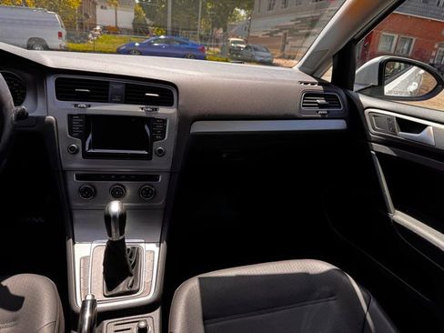 Used 2015 Volkswagen Golf S FWD image 18