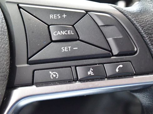 Used 2025 Nissan Versa SV FWD image 21