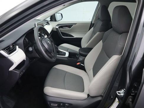 Used 2025 Toyota RAV4 XLE image 19