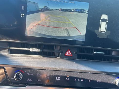 Used 2023 Kia Sportage EX image 8