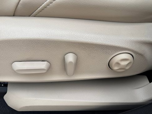 Used 2019 Buick Envision Premium w/ Driver Confidence Package image 14