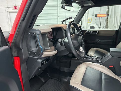 Used 2024 Ford Bronco Wildtrak image 9