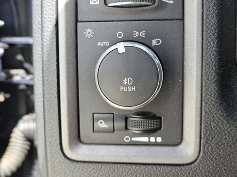Used 2014 RAM 1500 Express RWD image 14