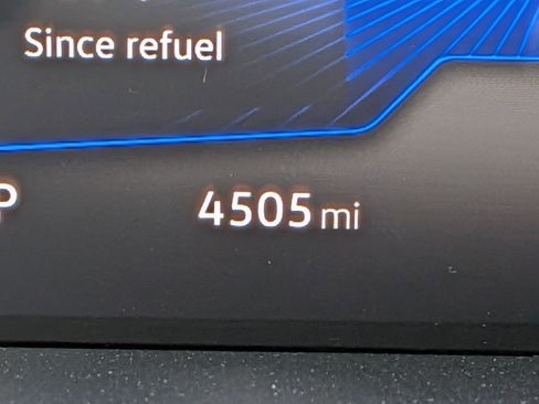 Used 2025 Volkswagen Taos SE image 21