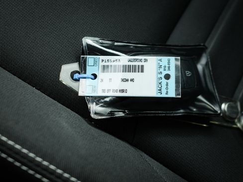 Used 2024 Toyota Tacoma TRD Off-Road image 38