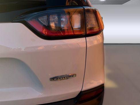 Used 2019 Jeep Cherokee Latitude Plus image 12