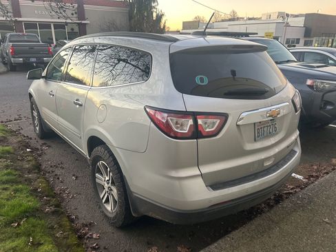 Used 2016 Chevrolet Traverse LT image 3