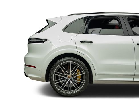 Used 2022 Porsche Cayenne Turbo S AWD/4WD image 27