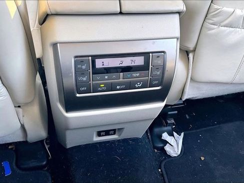 Used 2021 Lexus GX 460 Premium w/ Premium Package image 34