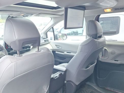 Used 2021 Toyota Sienna Limited AWD/4WD image 17