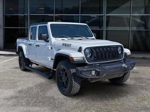 Used 2024 Jeep Gladiator Sport AWD/4WD image 2