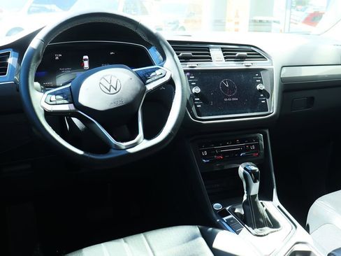 Used 2024 Volkswagen Tiguan SE FWD image 39