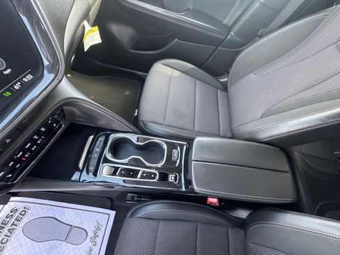 Used 2022 Buick Envision Preferred FWD image 24