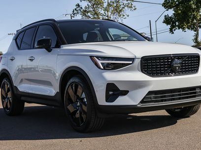 New 2026 Volvo XC40 B5 Ultra w/ Climate Package