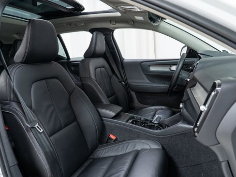 Used 2023 Volvo XC40 B5 Ultimate w/ Climate Package image 22