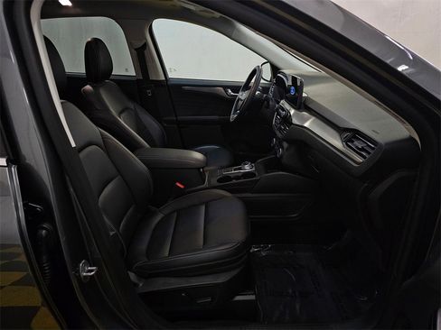 Used 2022 Ford Escape Titanium w/ Class II Trailer Tow Package image 11