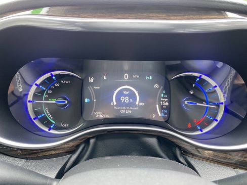 Used 2023 Chrysler Pacifica Limited FWD image 22