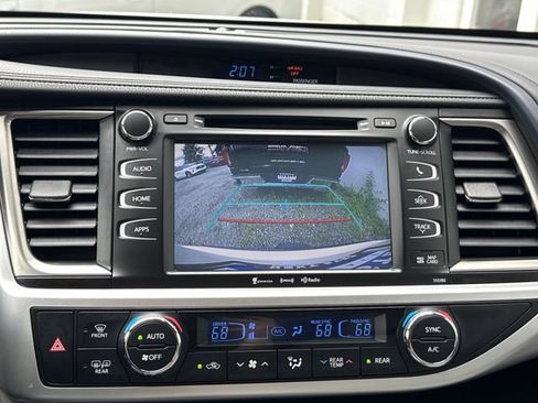 Used 2019 Toyota Highlander XLE AWD/4WD image 34