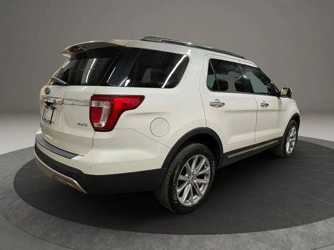 Used 2017 Ford Explorer Limited w/ Equipment Group 301A AWD/4WD image 8