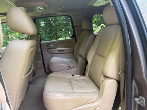 Used 2014 Cadillac Escalade ESV Premium AWD/4WD image 8