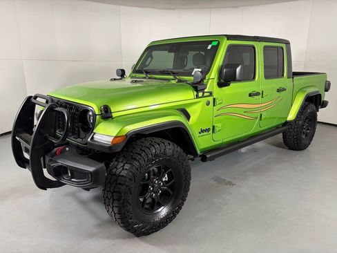 Used 2025 Jeep Gladiator Sport AWD/4WD image 5