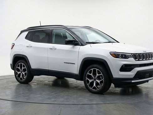 Used 2025 Jeep Compass Limited AWD/4WD image 1