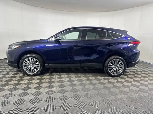 Used 2024 Toyota Venza XLE AWD/4WD image 7
