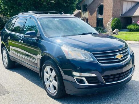 Used 2016 Chevrolet Traverse LT w/ Style and Technology Package FWD image 11