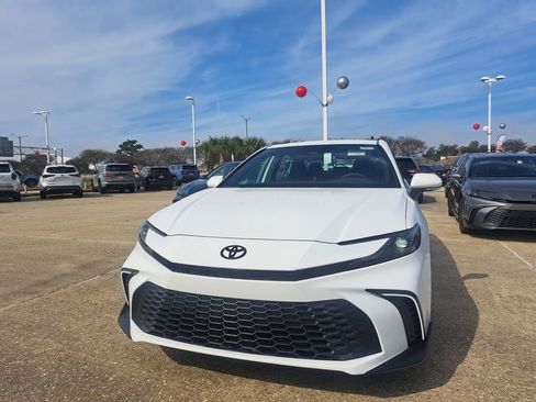 New 2026 Toyota Camry SE image 2