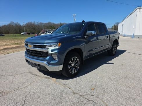 Used 2024 Chevrolet Silverado 1500 LT AWD/4WD image 4