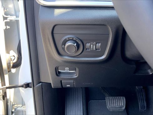 Used 2023 Jeep Grand Cherokee L Laredo AWD/4WD image 36