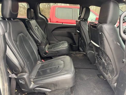 Used 2020 Chrysler Pacifica Touring-L w/ Advanced Safetytec Group image 8