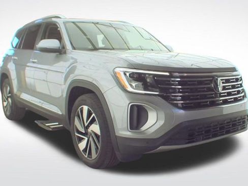 Used 2025 Volkswagen Atlas SEL image 9