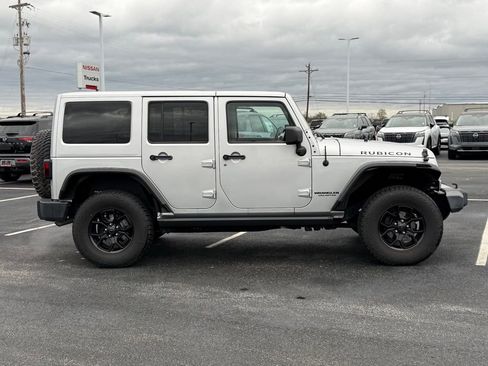 Used 2012 Jeep Wrangler Unlimited Rubicon w/ Connectivity Group image 4